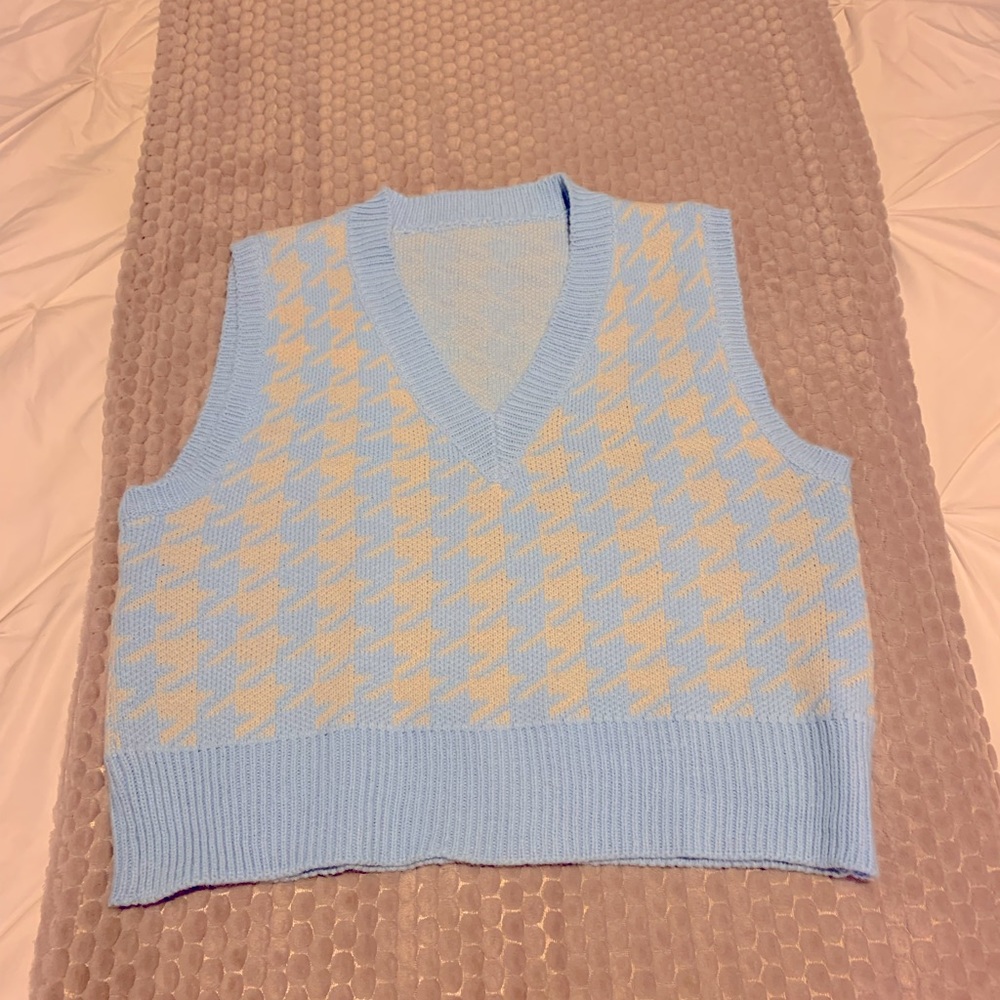 Excellent condition cropped vest Size small